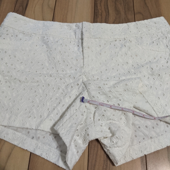 EUC! Lilly Pulitzer Ellie Shorts Resort White Eyelet Size 12 - Picture 5 of 12